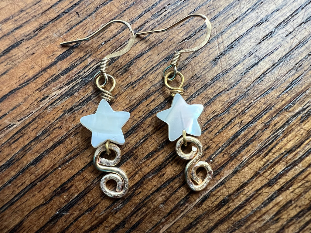 Mother of Pearl dainty earrings