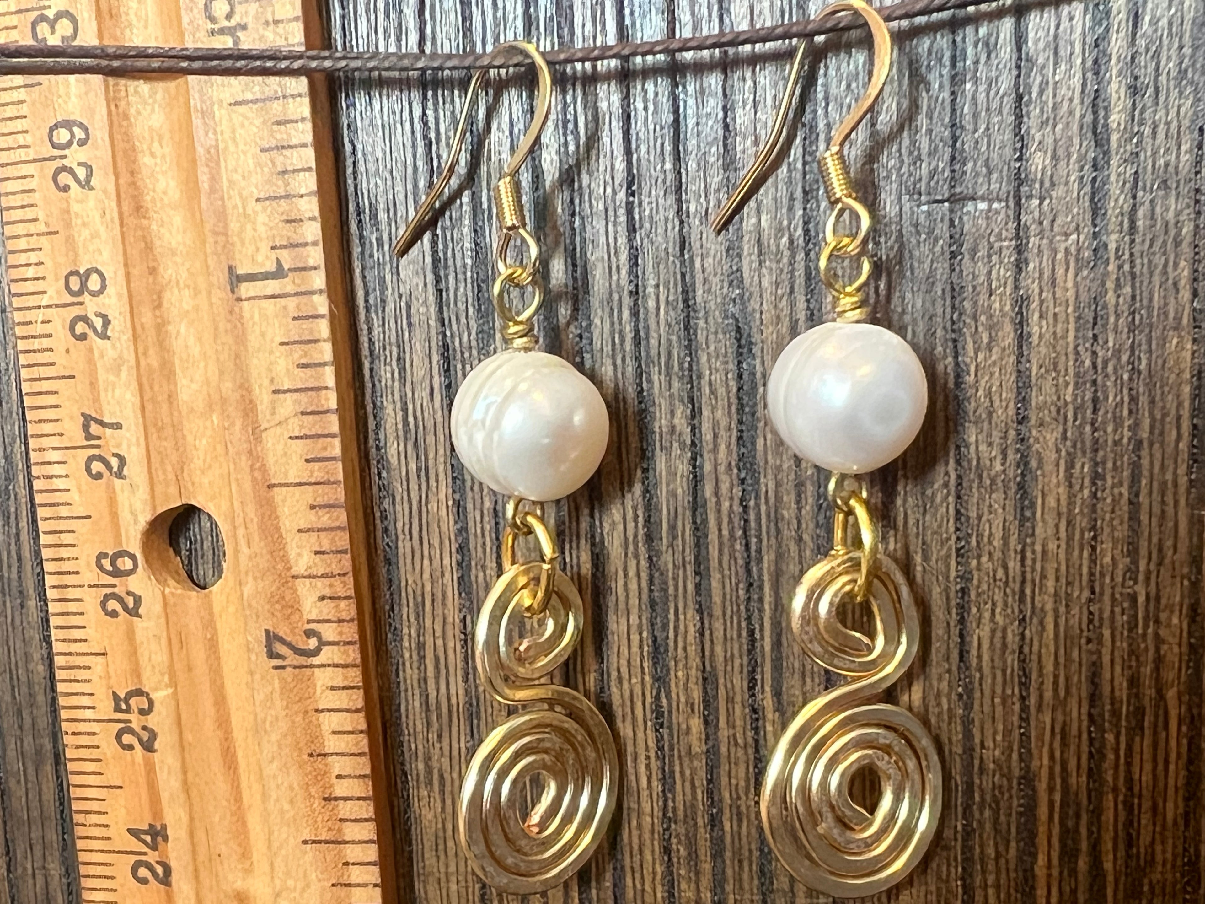 Freshwater Pearl earrings - gold