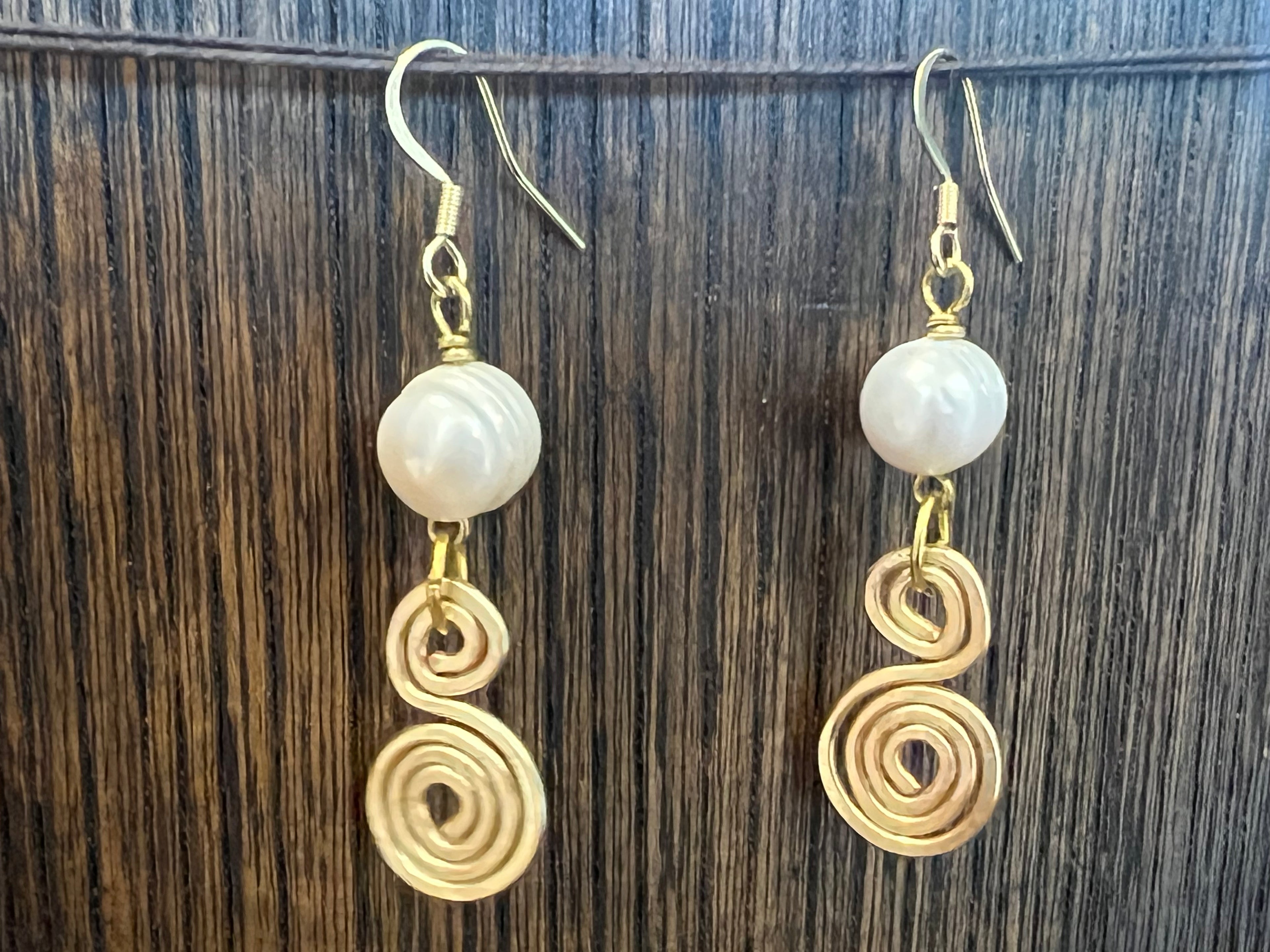 Freshwater Pearl earrings - gold